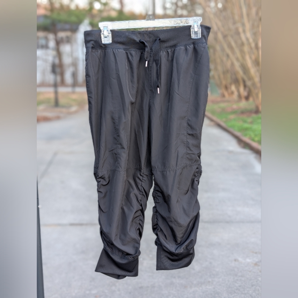 Bliss Activewear Black Ruching Jogger Pants‎ Medium Cropped Drawstring Athlet